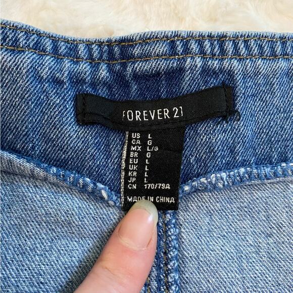 Forever 21 Women's Jean Denim Overall Shorts Romper Size Large Tie Waist Raw Hem - Picture 8 of 13